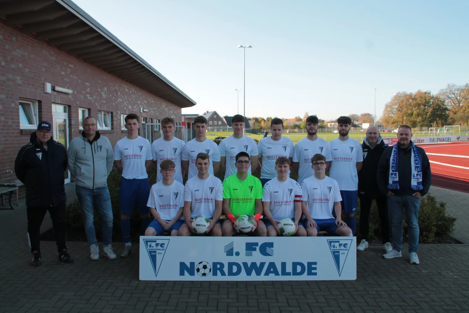 Neue Trikots für die A-Jugend