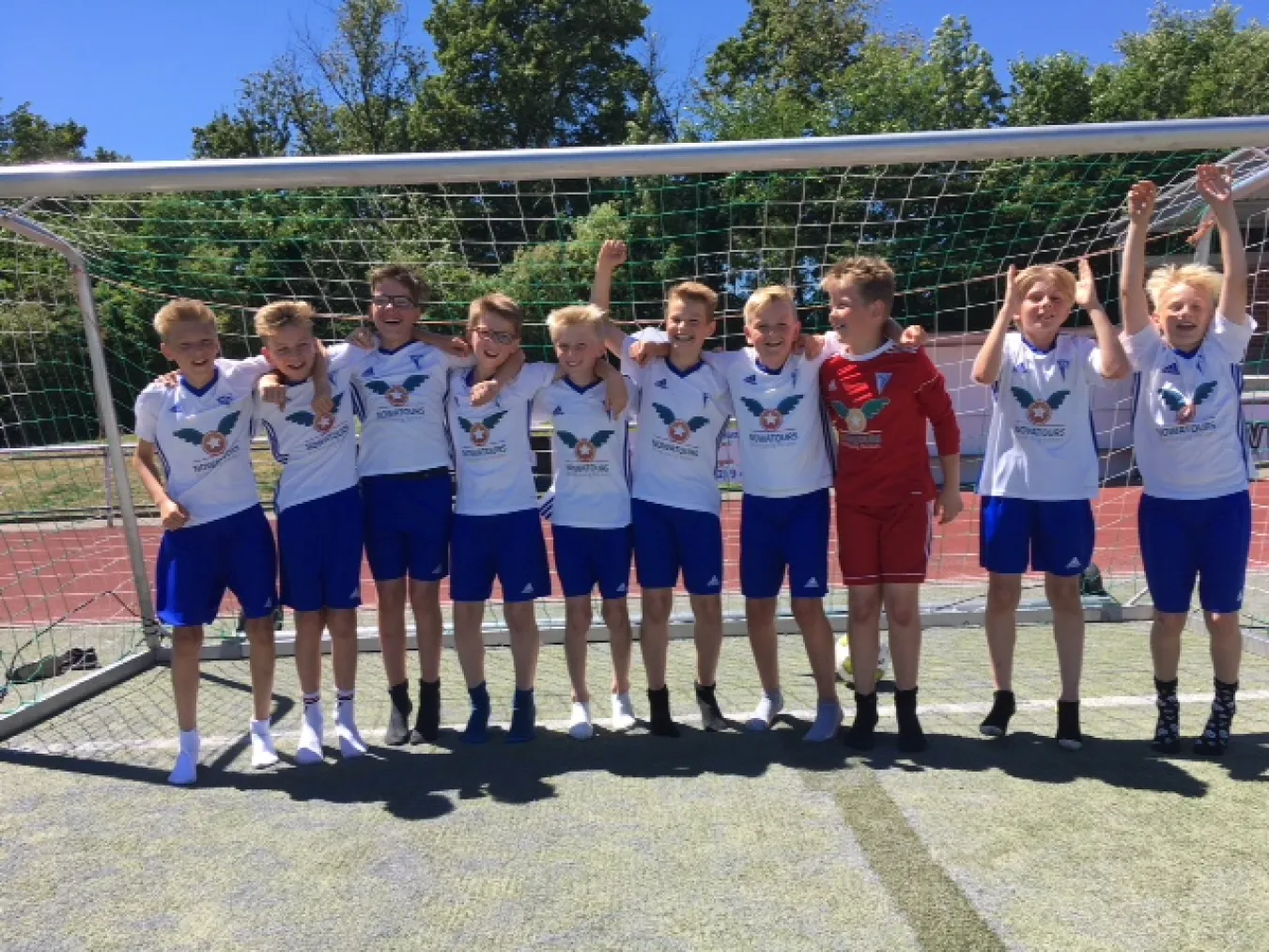 E1 wird - nur aufgrund der Tordifferenz - zweiter!