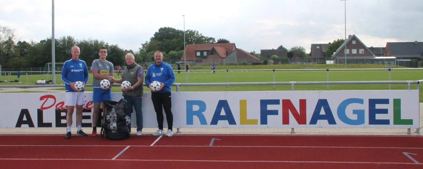 20 neue Bälle für die B-Jugend