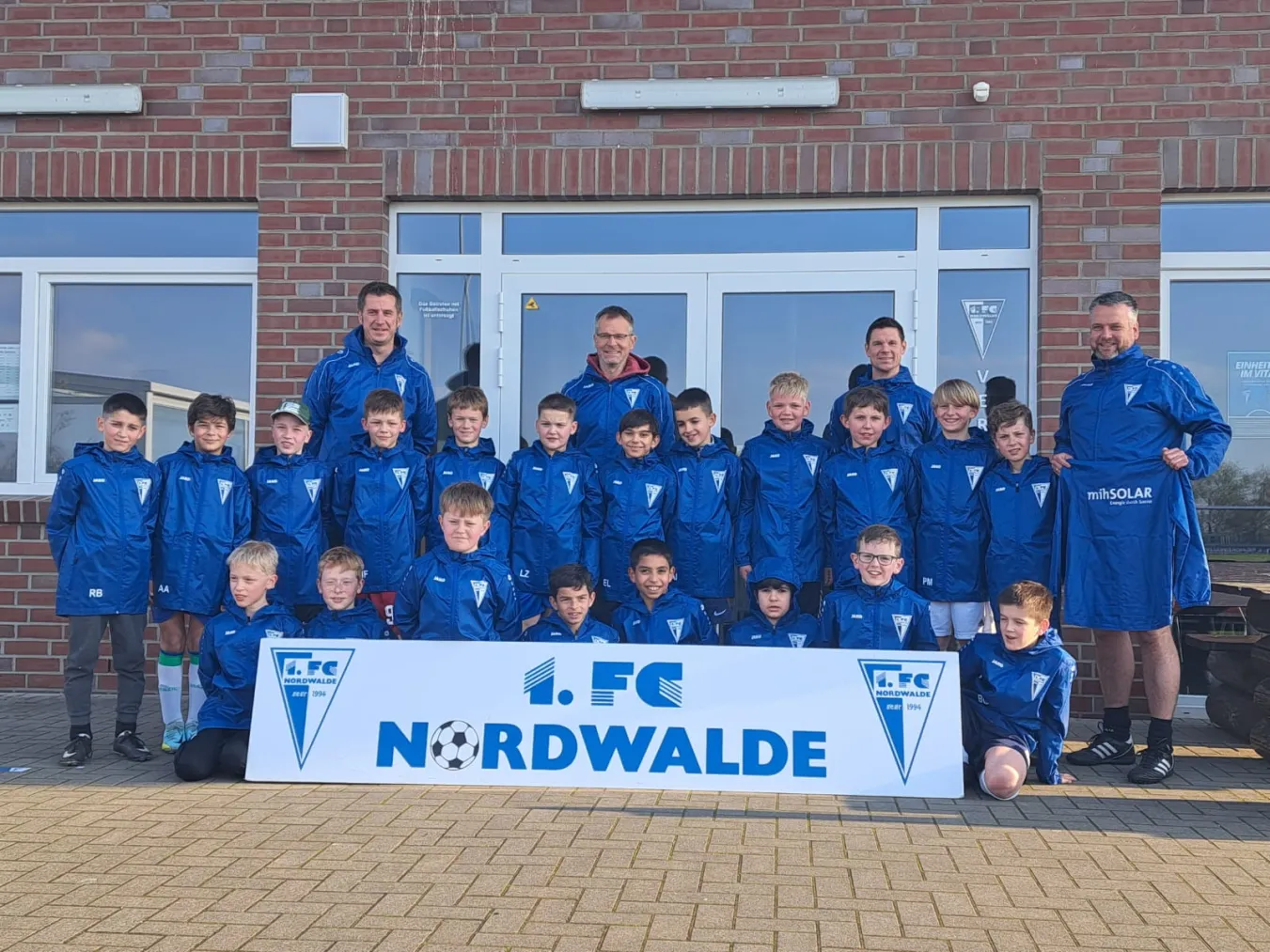 Die E2 und die E3 bedanken sich bei der Firma mih Solar