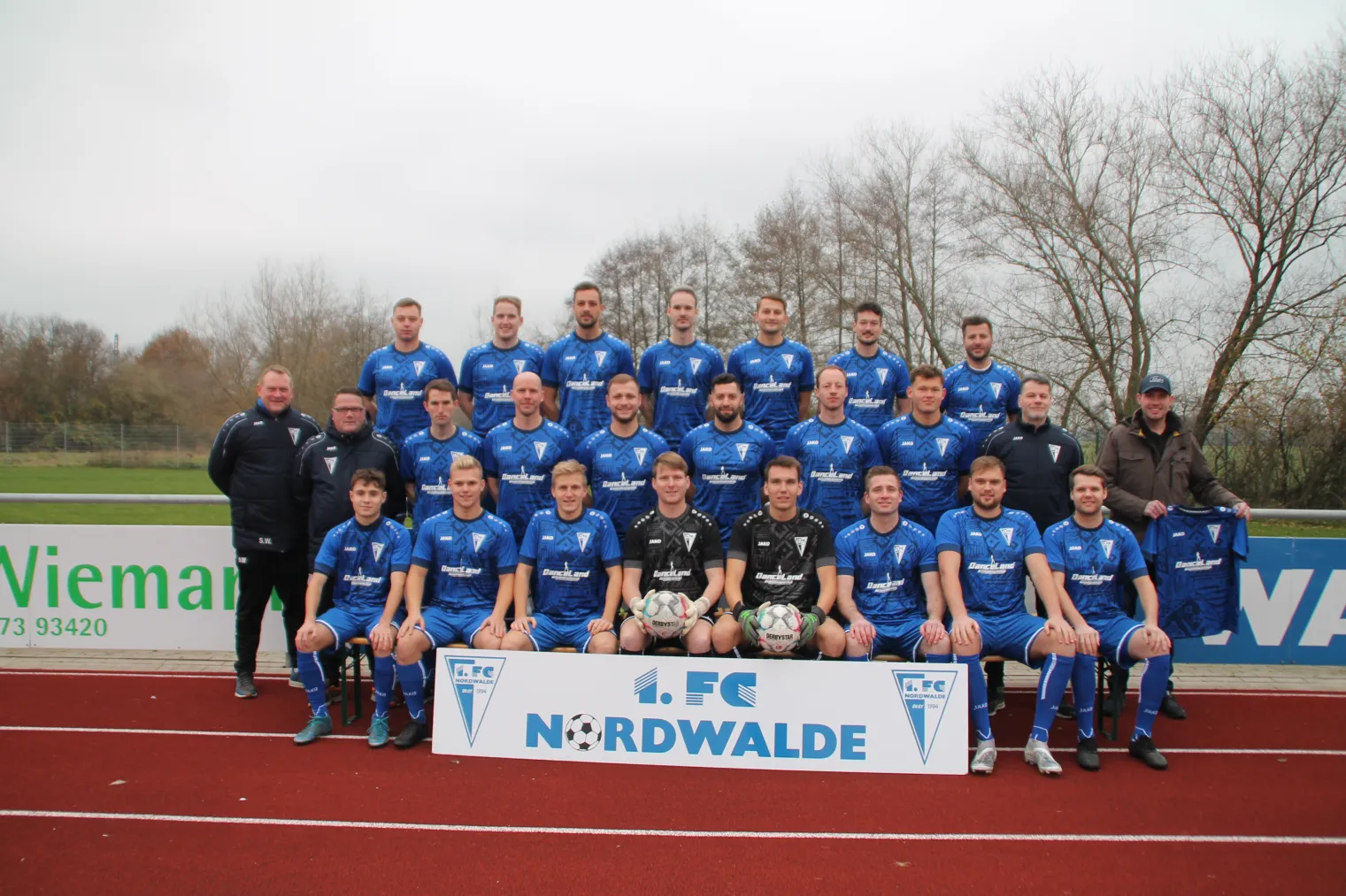 Die \"Erste\" bedankt sich bei Peter Reckenfeld von Danceland