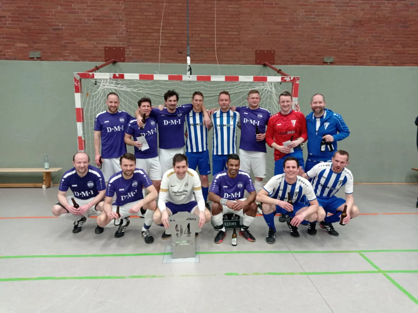 Spannendes Alte-Herren-Hallenturnier – Wacker Mecklenbeck holt den Titel